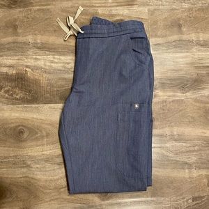 Women’s Figs Scrub pants- size Small